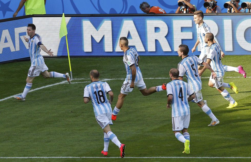 Gran partido de Messi, Argentina venció 3-2 a Nigeria