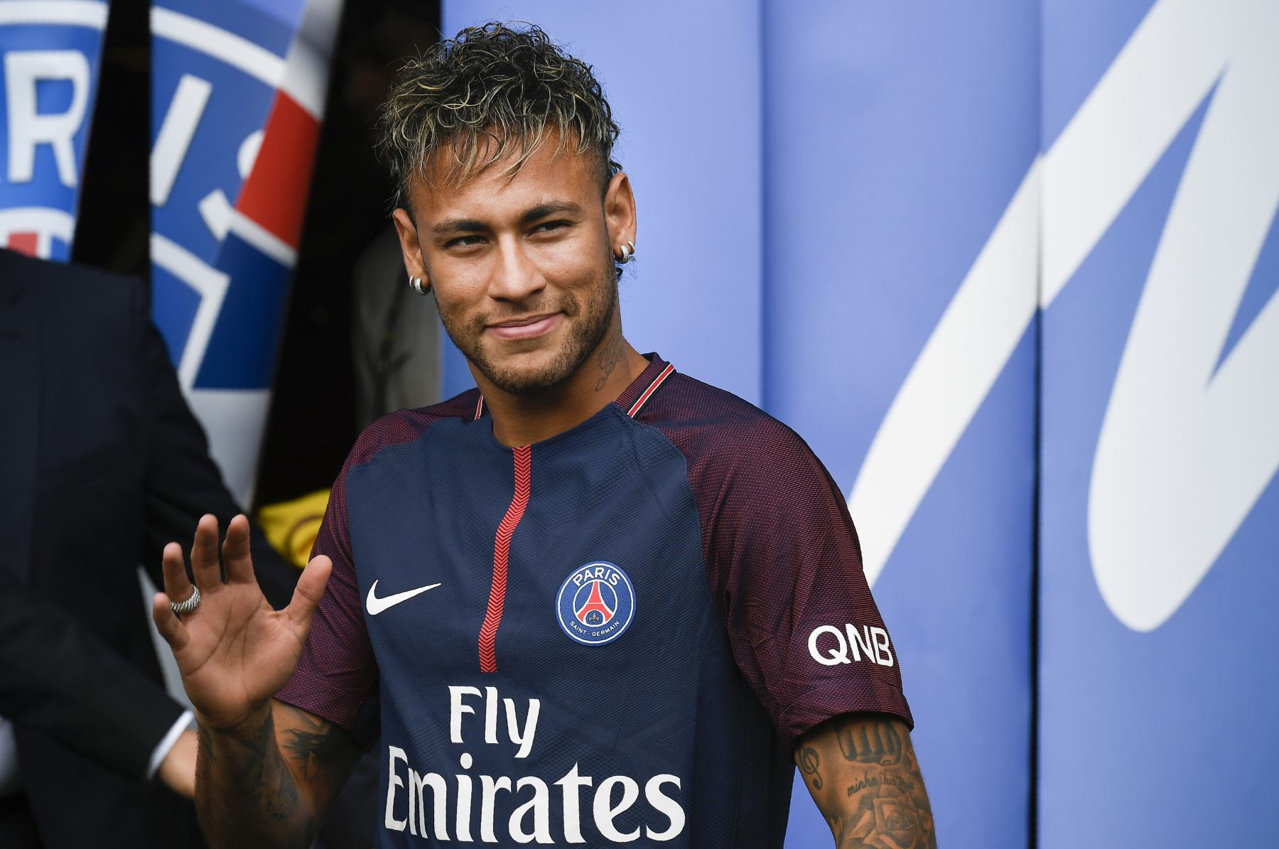 Neymar felicitó a su madre y ‘padrastro’