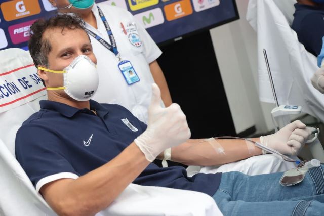 Jugadores de Alianza Lima donaron sangre para enfermos que la necesiten