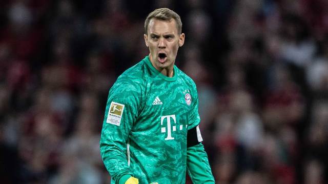 Captan a portero alemán Manuel Neuer coreando una canción neonazi en Croacia