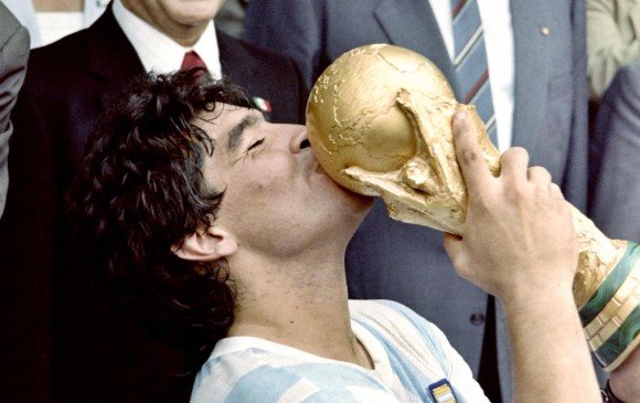 A sus 60 años de edad, Diego Armando Maradona falleció