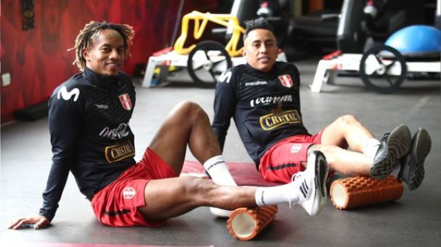 SELECCIÓN entrenó con la presencia de CHRISTIAN CUEVA y ANDRÉ CARRILLO