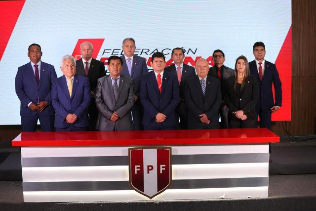 FIFA y CONMEBOL saludan elección de PRESIDENTE FPF AGUSTÍN LOZANO